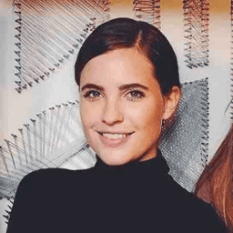 Katie Nelson headshot